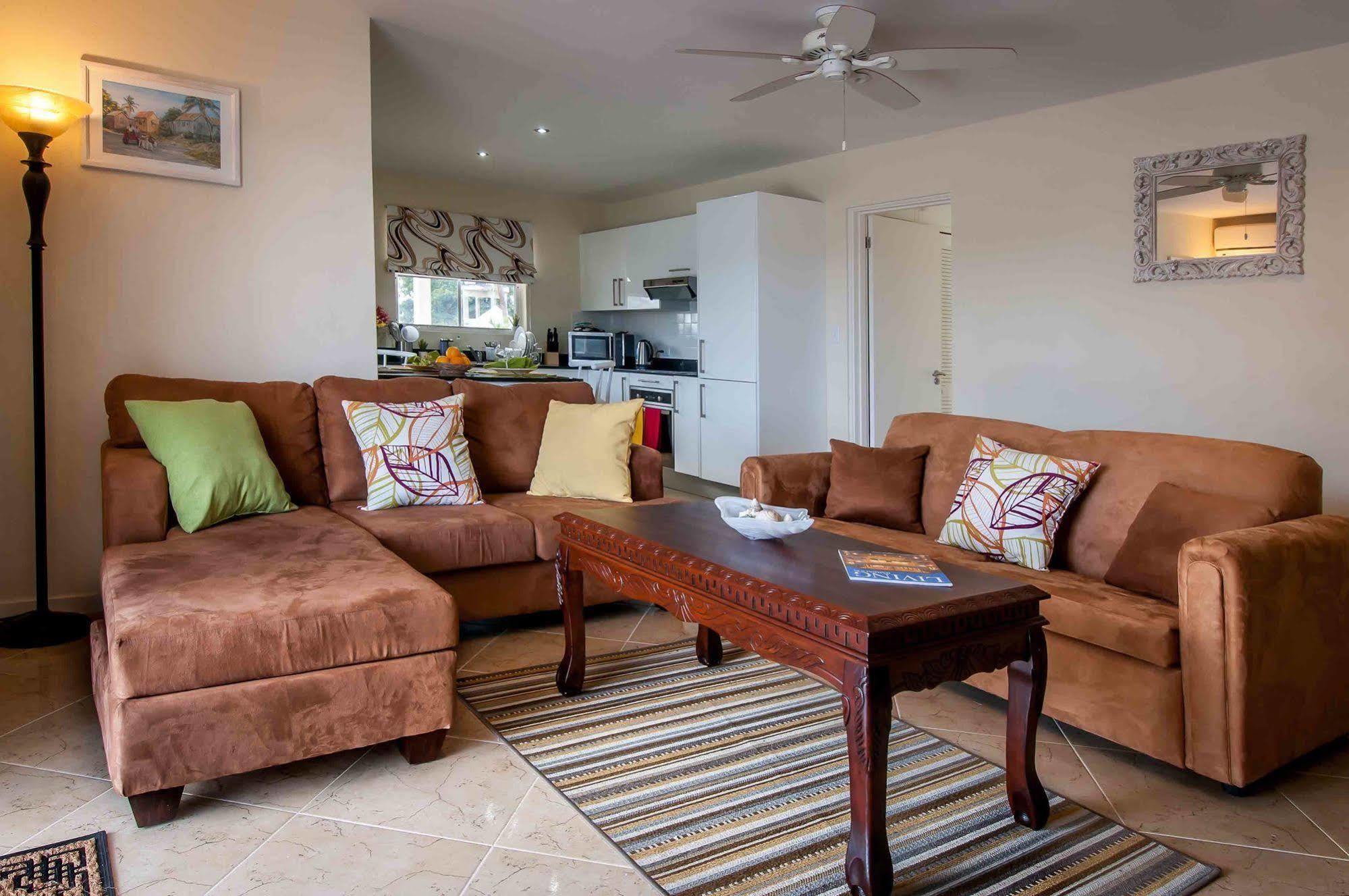 Lantana Barbados Condos Сент-Джеймс Экстерьер фото