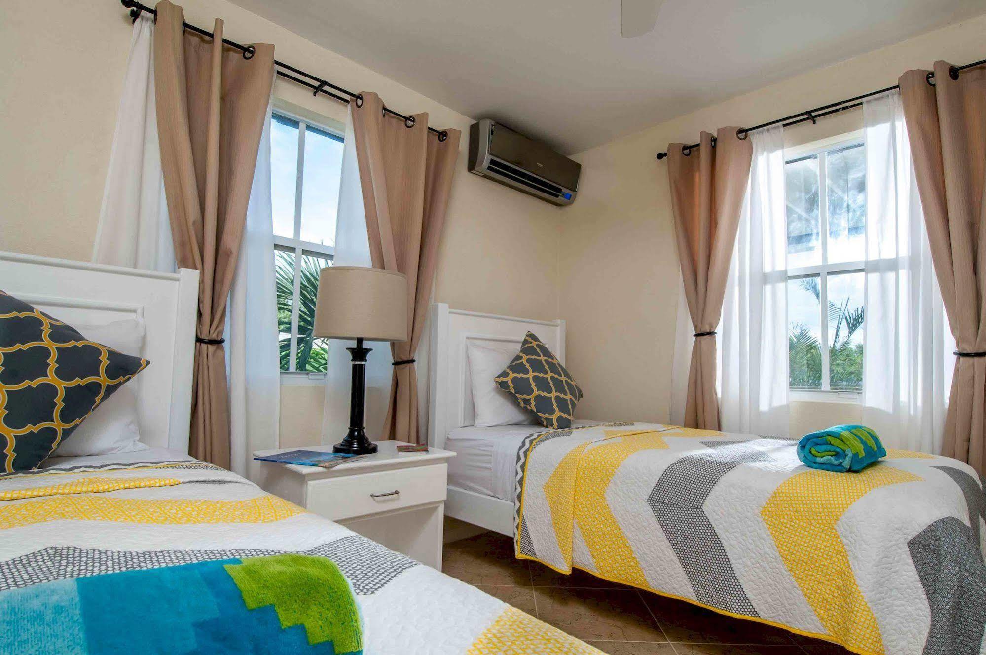 Lantana Barbados Condos Сент-Джеймс Экстерьер фото