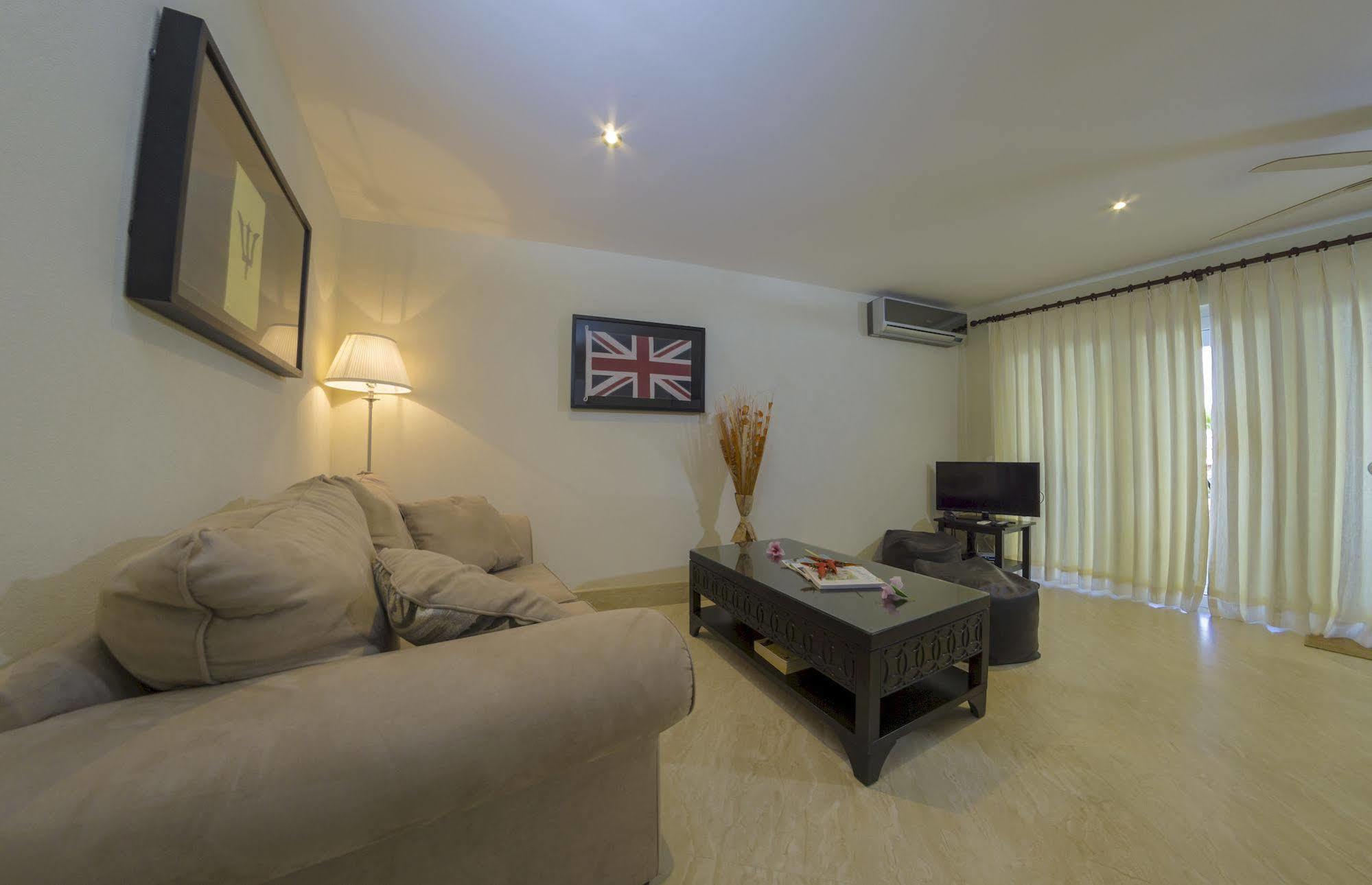 Lantana Barbados Condos Сент-Джеймс Экстерьер фото